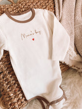 Charger l'image dans la galerie, Bodie côtelé
< img src =https://cdn.shopify.com/s/files/1/0264/4331/7284/files/TYPO_TYPO_TYPO_2020_f0ea7750-d775-4365-9ad6-22312b875fea.jpg?v=1609341423