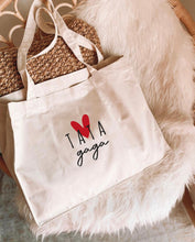 Charger l'image dans la galerie, Sac cabas beige coton
< img src =https://cdn.shopify.com/s/files/1/0264/4331/7284/files/TYPO_TYPO_TYPO_2020_f0ea7750-d775-4365-9ad6-22312b875fea.jpg?v=1609341423