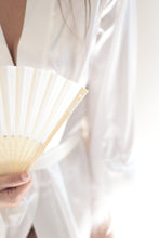 Charger l'image dans la galerie, Box "Bride"
< img src =https://cdn.shopify.com/s/files/1/0264/4331/7284/files/TYPO_TYPO_TYPO_2020_f0ea7750-d775-4365-9ad6-22312b875fea.jpg?v=1609341423