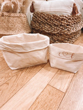 Charger l'image dans la galerie, Panière de rangement - 2 tailles
< img src =https://cdn.shopify.com/s/files/1/0264/4331/7284/files/TYPO_TYPO_TYPO_2020_f0ea7750-d775-4365-9ad6-22312b875fea.jpg?v=1609341423