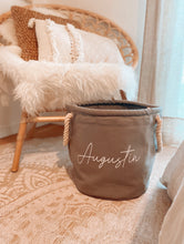 Charger l'image dans la galerie, Panier de rangement - 2 coloris
< img src =https://cdn.shopify.com/s/files/1/0264/4331/7284/files/TYPO_TYPO_TYPO_2020_f0ea7750-d775-4365-9ad6-22312b875fea.jpg?v=1609341423