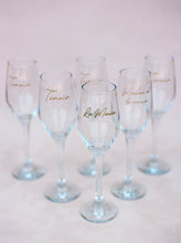 Charger l'image dans la galerie, Coupe de champagne
< img src =https://cdn.shopify.com/s/files/1/0264/4331/7284/files/TYPO_TYPO_TYPO_2020_f0ea7750-d775-4365-9ad6-22312b875fea.jpg?v=1609341423