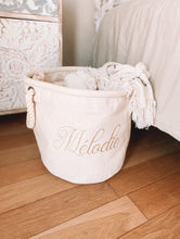 Charger l'image dans la galerie, Panier de rangement - 2 coloris
< img src =https://cdn.shopify.com/s/files/1/0264/4331/7284/files/TYPO_TYPO_TYPO_2020_f0ea7750-d775-4365-9ad6-22312b875fea.jpg?v=1609341423