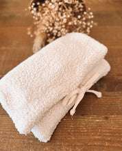 Charger l'image dans la galerie, Range couches - Moumoute
< img src =https://cdn.shopify.com/s/files/1/0264/4331/7284/files/TYPO_TYPO_TYPO_2020_f0ea7750-d775-4365-9ad6-22312b875fea.jpg?v=1609341423