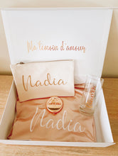 Charger l'image dans la galerie, Box Large - Noir et Blanche
< img src =https://cdn.shopify.com/s/files/1/0264/4331/7284/files/TYPO_TYPO_TYPO_2020_f0ea7750-d775-4365-9ad6-22312b875fea.jpg?v=1609341423