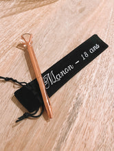 Charger l'image dans la galerie, Stylo Diamant
< img src =https://cdn.shopify.com/s/files/1/0264/4331/7284/files/TYPO_TYPO_TYPO_2020_f0ea7750-d775-4365-9ad6-22312b875fea.jpg?v=1609341423