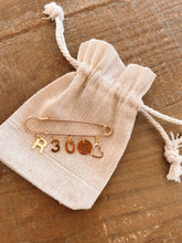 Charger l'image dans la galerie, Box naissance - "Welcome Baby"
< img src =https://cdn.shopify.com/s/files/1/0264/4331/7284/files/TYPO_TYPO_TYPO_2020_f0ea7750-d775-4365-9ad6-22312b875fea.jpg?v=1609341423