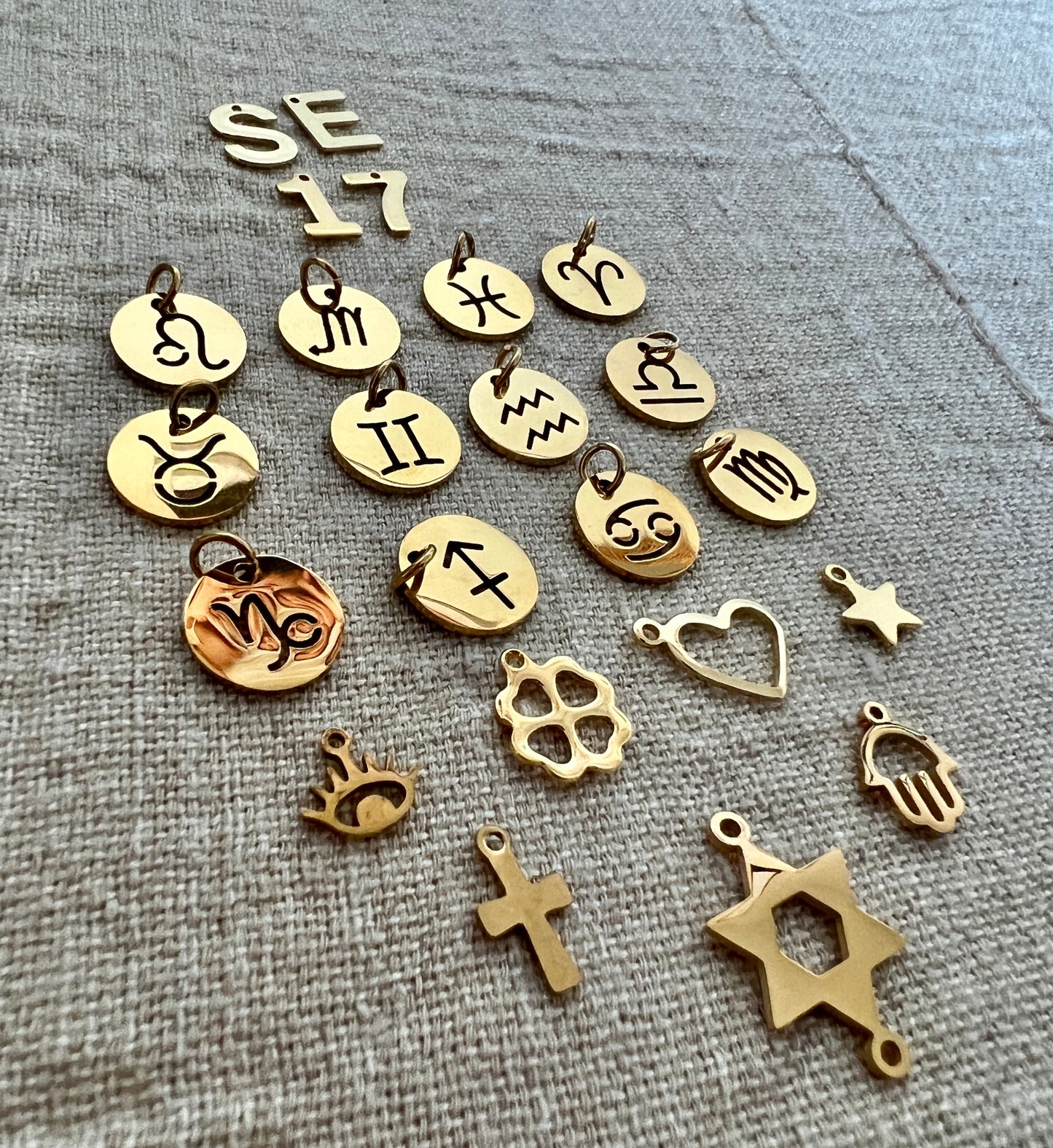 Broche porte bonheur