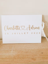 Charger l'image dans la galerie, Livre d'or Blanc Ruban - Plusieurs formats
< img src =https://cdn.shopify.com/s/files/1/0264/4331/7284/files/TYPO_TYPO_TYPO_2020_f0ea7750-d775-4365-9ad6-22312b875fea.jpg?v=1609341423