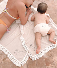 Charger l'image dans la galerie, Couverture/Fouta à franges
< img src =https://cdn.shopify.com/s/files/1/0264/4331/7284/files/TYPO_TYPO_TYPO_2020_f0ea7750-d775-4365-9ad6-22312b875fea.jpg?v=1609341423