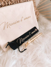 Charger l'image dans la galerie, Stylo Diamant
< img src =https://cdn.shopify.com/s/files/1/0264/4331/7284/files/TYPO_TYPO_TYPO_2020_f0ea7750-d775-4365-9ad6-22312b875fea.jpg?v=1609341423