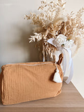 Charger l'image dans la galerie, Trousse gaze de coton ou lin - 3 tailles disponibles
< img src =https://cdn.shopify.com/s/files/1/0264/4331/7284/files/TYPO_TYPO_TYPO_2020_f0ea7750-d775-4365-9ad6-22312b875fea.jpg?v=1609341423