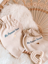 Charger l'image dans la galerie, Pochons en lin
< img src =https://cdn.shopify.com/s/files/1/0264/4331/7284/files/TYPO_TYPO_TYPO_2020_f0ea7750-d775-4365-9ad6-22312b875fea.jpg?v=1609341423