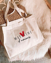 Charger l'image dans la galerie, Sac cabas beige coton
< img src =https://cdn.shopify.com/s/files/1/0264/4331/7284/files/TYPO_TYPO_TYPO_2020_f0ea7750-d775-4365-9ad6-22312b875fea.jpg?v=1609341423