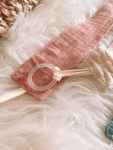 Charger l'image dans la galerie, Attache tétine "Moumoute"
< img src =https://cdn.shopify.com/s/files/1/0264/4331/7284/files/TYPO_TYPO_TYPO_2020_f0ea7750-d775-4365-9ad6-22312b875fea.jpg?v=1609341423