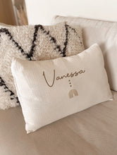 Charger l'image dans la galerie, Housse de coussin / Plusieurs coloris et tissus
< img src =https://cdn.shopify.com/s/files/1/0264/4331/7284/files/TYPO_TYPO_TYPO_2020_f0ea7750-d775-4365-9ad6-22312b875fea.jpg?v=1609341423