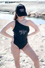 Charger l'image dans la galerie, Casquette - Collection EVJF/EVG
< img src =https://cdn.shopify.com/s/files/1/0264/4331/7284/files/TYPO_TYPO_TYPO_2020_f0ea7750-d775-4365-9ad6-22312b875fea.jpg?v=1609341423