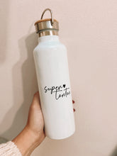 Charger l'image dans la galerie, Gourde isotherme
< img src =https://cdn.shopify.com/s/files/1/0264/4331/7284/files/TYPO_TYPO_TYPO_2020_f0ea7750-d775-4365-9ad6-22312b875fea.jpg?v=1609341423