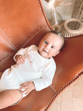 Charger l'image dans la galerie, Bodie côtelé
< img src =https://cdn.shopify.com/s/files/1/0264/4331/7284/files/TYPO_TYPO_TYPO_2020_f0ea7750-d775-4365-9ad6-22312b875fea.jpg?v=1609341423