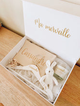 Charger l'image dans la galerie, Box Large - Noir et Blanche
< img src =https://cdn.shopify.com/s/files/1/0264/4331/7284/files/TYPO_TYPO_TYPO_2020_f0ea7750-d775-4365-9ad6-22312b875fea.jpg?v=1609341423