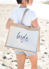 Charger l'image dans la galerie, Sac en Jute "A personnaliser"
< img src =https://cdn.shopify.com/s/files/1/0264/4331/7284/files/TYPO_TYPO_TYPO_2020_f0ea7750-d775-4365-9ad6-22312b875fea.jpg?v=1609341423