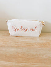 Charger l'image dans la galerie, Trousse
< img src =https://cdn.shopify.com/s/files/1/0264/4331/7284/files/TYPO_TYPO_TYPO_2020_f0ea7750-d775-4365-9ad6-22312b875fea.jpg?v=1609341423