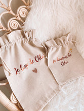 Charger l'image dans la galerie, Pochons en lin
< img src =https://cdn.shopify.com/s/files/1/0264/4331/7284/files/TYPO_TYPO_TYPO_2020_f0ea7750-d775-4365-9ad6-22312b875fea.jpg?v=1609341423