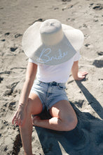 Charger l'image dans la galerie, Box "EVJF"
< img src =https://cdn.shopify.com/s/files/1/0264/4331/7284/files/TYPO_TYPO_TYPO_2020_f0ea7750-d775-4365-9ad6-22312b875fea.jpg?v=1609341423