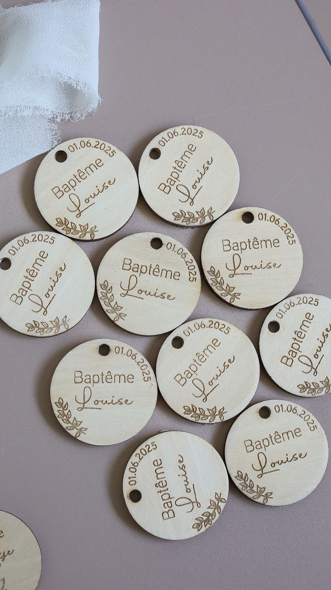 Etiquette cadeaux en bois - Baptême