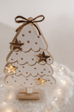 Charger l&#39;image dans la galerie, Sapin de Noël - Décoratif
< img src =https://cdn.shopify.com/s/files/1/0264/4331/7284/files/TYPO_TYPO_TYPO_2020_f0ea7750-d775-4365-9ad6-22312b875fea.jpg?v=1609341423