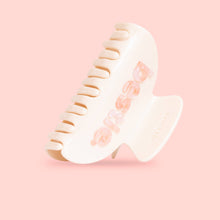 Charger l'image dans la galerie, Barrette - Bestie
< img src =https://cdn.shopify.com/s/files/1/0264/4331/7284/files/TYPO_TYPO_TYPO_2020_f0ea7750-d775-4365-9ad6-22312b875fea.jpg?v=1609341423