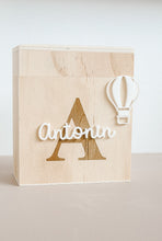 Charger l&#39;image dans la galerie, Tirelire en bois personnalisée
< img src =https://cdn.shopify.com/s/files/1/0264/4331/7284/files/TYPO_TYPO_TYPO_2020_f0ea7750-d775-4365-9ad6-22312b875fea.jpg?v=1609341423