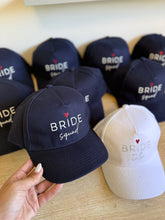 Charger l'image dans la galerie, Casquette - Collection EVJF/EVG
< img src =https://cdn.shopify.com/s/files/1/0264/4331/7284/files/TYPO_TYPO_TYPO_2020_f0ea7750-d775-4365-9ad6-22312b875fea.jpg?v=1609341423