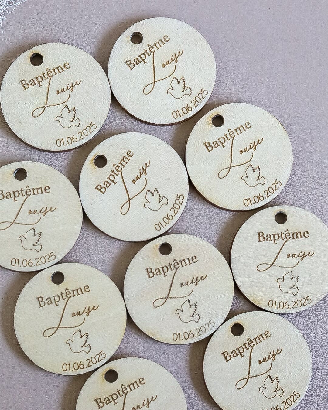 Etiquette cadeaux en bois - Baptême