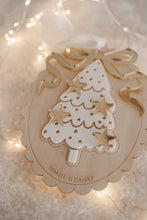 Charger l&#39;image dans la galerie, Suspension Sapin de Noël - Famille
< img src =https://cdn.shopify.com/s/files/1/0264/4331/7284/files/TYPO_TYPO_TYPO_2020_f0ea7750-d775-4365-9ad6-22312b875fea.jpg?v=1609341423