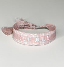 Charger l&#39;image dans la galerie, Bracelet tissu - Plusieurs coloris
< img src =https://cdn.shopify.com/s/files/1/0264/4331/7284/files/TYPO_TYPO_TYPO_2020_f0ea7750-d775-4365-9ad6-22312b875fea.jpg?v=1609341423