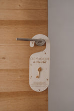 Charger l&#39;image dans la galerie, Clé magique du Père Noël
< img src =https://cdn.shopify.com/s/files/1/0264/4331/7284/files/TYPO_TYPO_TYPO_2020_f0ea7750-d775-4365-9ad6-22312b875fea.jpg?v=1609341423