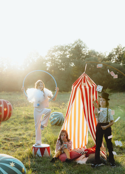 Baldaquin rouge et blanc – Décoration anniversaire Cirque