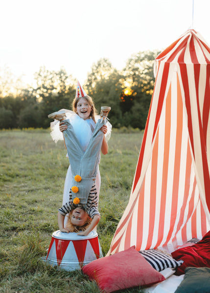 Baldaquin rouge et blanc – Décoration anniversaire Cirque