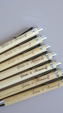 Charger l&#39;image dans la galerie, Stylo en bambou
< img src =https://cdn.shopify.com/s/files/1/0264/4331/7284/files/TYPO_TYPO_TYPO_2020_f0ea7750-d775-4365-9ad6-22312b875fea.jpg?v=1609341423