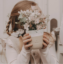 Charger l'image dans la galerie, Vase / Tasse en grés - MAMA
< img src =https://cdn.shopify.com/s/files/1/0264/4331/7284/files/TYPO_TYPO_TYPO_2020_f0ea7750-d775-4365-9ad6-22312b875fea.jpg?v=1609341423