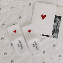 Charger l'image dans la galerie, Chaussette bébé - Coeur rouge
< img src =https://cdn.shopify.com/s/files/1/0264/4331/7284/files/TYPO_TYPO_TYPO_2020_f0ea7750-d775-4365-9ad6-22312b875fea.jpg?v=1609341423