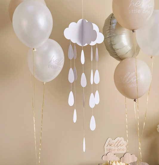 Mobile nuage blanc suspendu