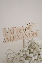 Charger l&#39;image dans la galerie, Cake topper mariage en bois - Plusieurs formes &amp; logos
< img src =https://cdn.shopify.com/s/files/1/0264/4331/7284/files/TYPO_TYPO_TYPO_2020_f0ea7750-d775-4365-9ad6-22312b875fea.jpg?v=1609341423