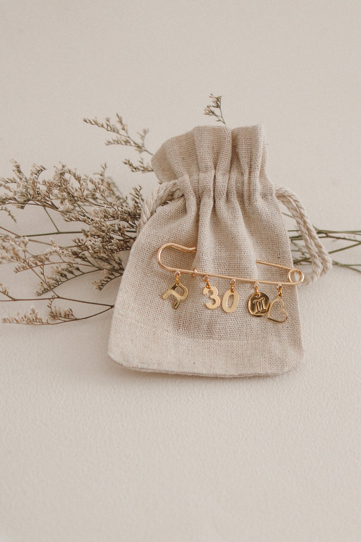 Broche porte bonheur