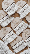 Charger l&#39;image dans la galerie, Carte étape bohème &quot;Macramé&quot;
< img src =https://cdn.shopify.com/s/files/1/0264/4331/7284/files/TYPO_TYPO_TYPO_2020_f0ea7750-d775-4365-9ad6-22312b875fea.jpg?v=1609341423