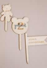 Charger l&#39;image dans la galerie, Cake Topper &quot;Thème Ourson&quot;
< img src =https://cdn.shopify.com/s/files/1/0264/4331/7284/files/TYPO_TYPO_TYPO_2020_f0ea7750-d775-4365-9ad6-22312b875fea.jpg?v=1609341423