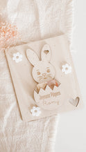 Charger l&#39;image dans la galerie, Porte billet ou fleurs - Pâques
< img src =https://cdn.shopify.com/s/files/1/0264/4331/7284/files/TYPO_TYPO_TYPO_2020_f0ea7750-d775-4365-9ad6-22312b875fea.jpg?v=1609341423