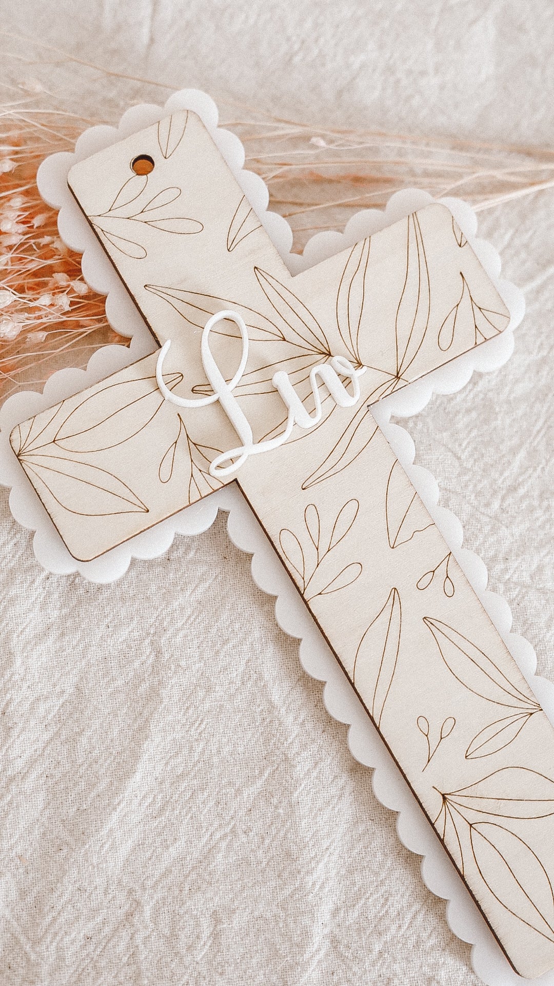 Croix religieuse en bois et acrylique - Décoration baptême