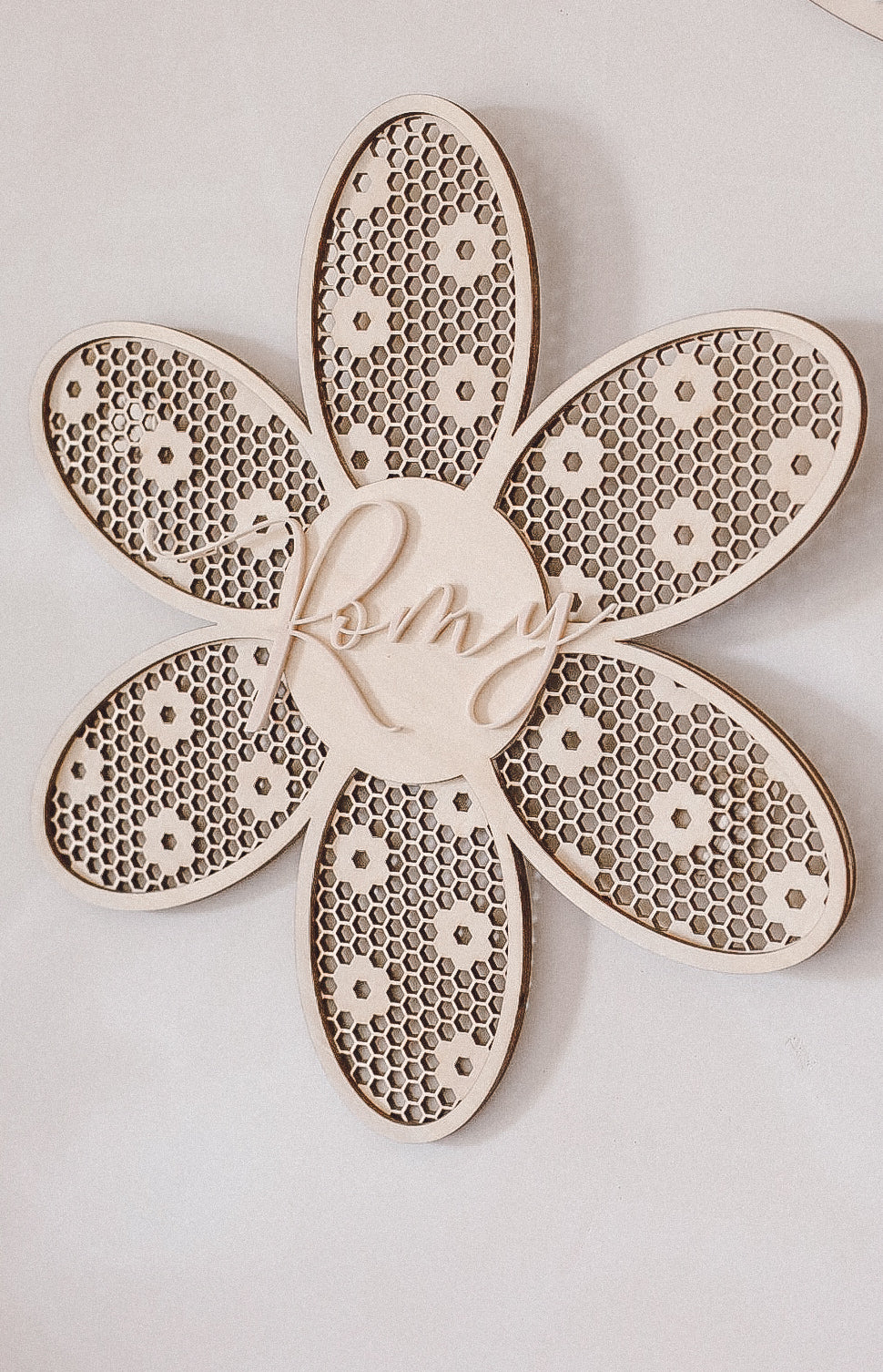 Fleur rotin + prénom - Décoration murale
